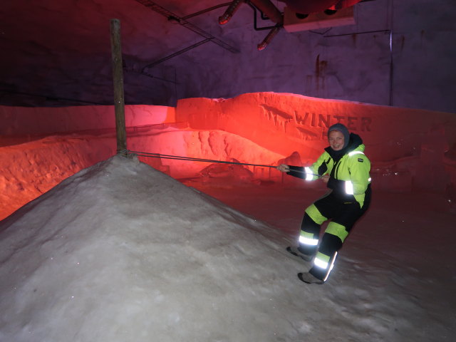 Sabine im Vesileppis Winterpark in der Muumi-J&auml;&auml;luola in Lepp&auml;virta (27. Mai)
