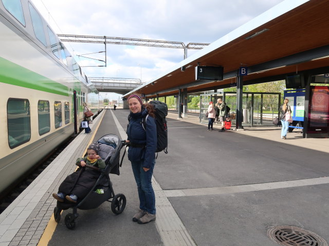 Nils und Sabine im Pieks&auml;m&auml;en Rautatieasema (27. Mai)