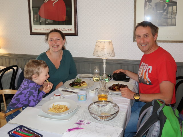 Nils, Sabine und ich im Ravintola Kissanviikset in Jyv&auml;skyl&auml; (27. Mai)