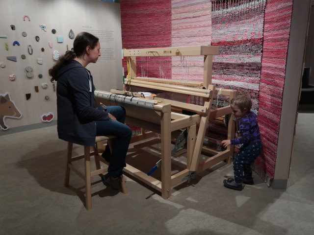 Sabine und Nils im Suomen K&auml;sity&ouml;n Museo in Jyv&auml;skyl&auml; (28. Mai)