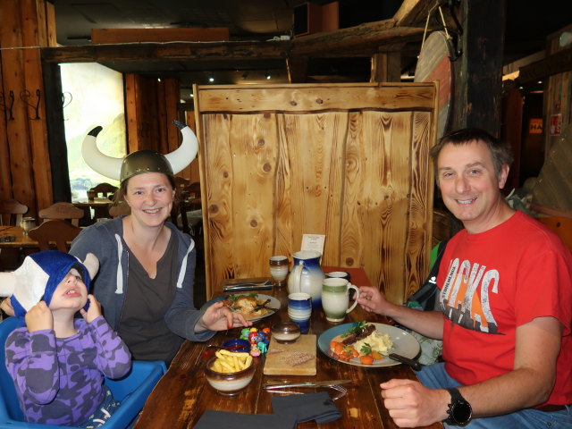 Nils, Sabine und ich im Viikinkiravintola Harald in Tampere (28. Mai)