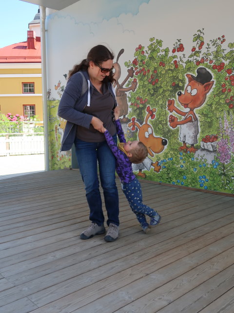 Sabine und Nils auf der Koiram&auml;en El&auml;inpuisto in S&auml;rk&auml;nniemi in Tampere (29. Mai)