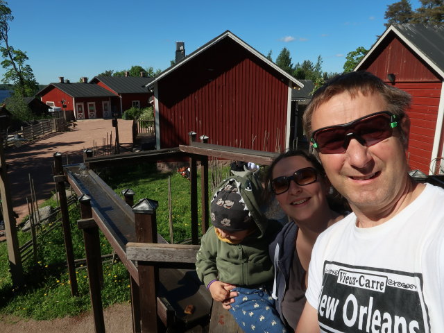 Nils, Sabine und ich auf der Koiram&auml;en El&auml;inpuisto in S&auml;rk&auml;nniemi in Tampere (29. Mai)