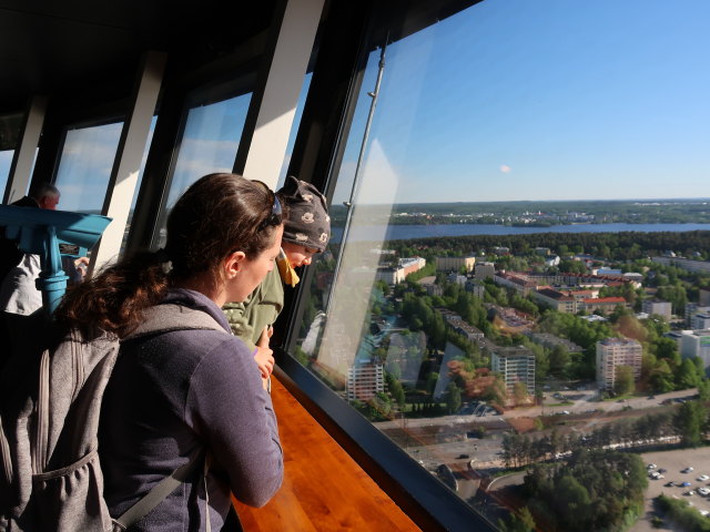 Sabine und Nils am N&auml;sinneula in S&auml;rk&auml;nniemi in Tampere (29. Mai)