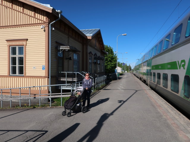 Nils und Sabine im Vammalan Rautatieasema (30. Mai)