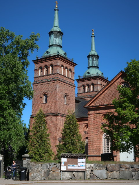 Nils und Sabine bei der Tyrv&auml;&auml;n Kirkko in Sastamala (30. Mai)