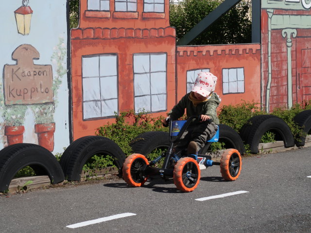 Nils auf der Autorata im Herra Hakkaraisen Talo in Sastamala (30. Mai)