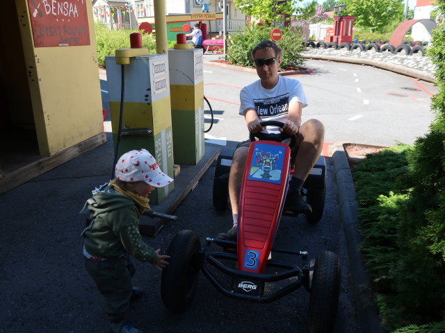 Nils und ich auf der Autorata im Herra Hakkaraisen Talo in Sastamala (30. Mai)