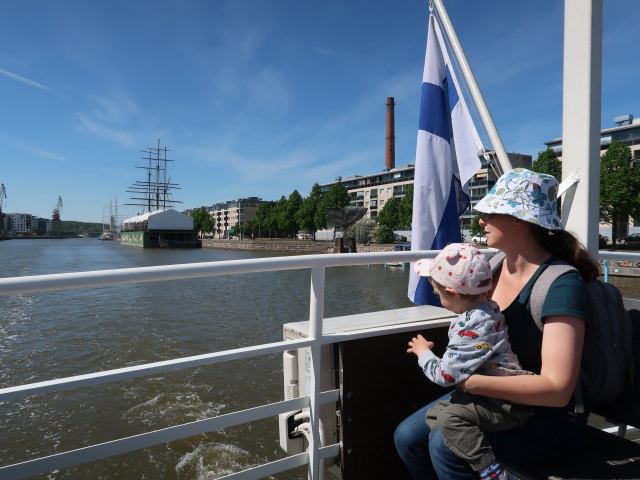 Nils und Sabine im Vesibussi in Turku (31. Mai)