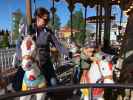 Sabine und Nils am Karamelli-Karuselli in S&auml;rk&auml;nniemi in Tampere (29. Mai)