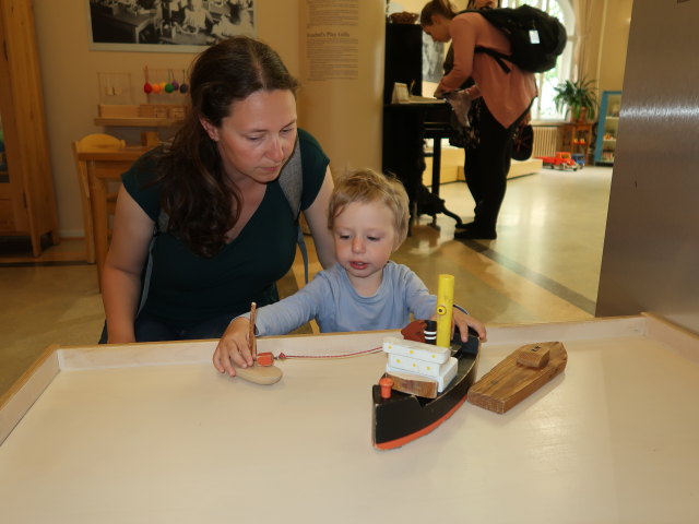 Sabine und Nils im Lastentarhamuseo in Helsinki (2. Juni)