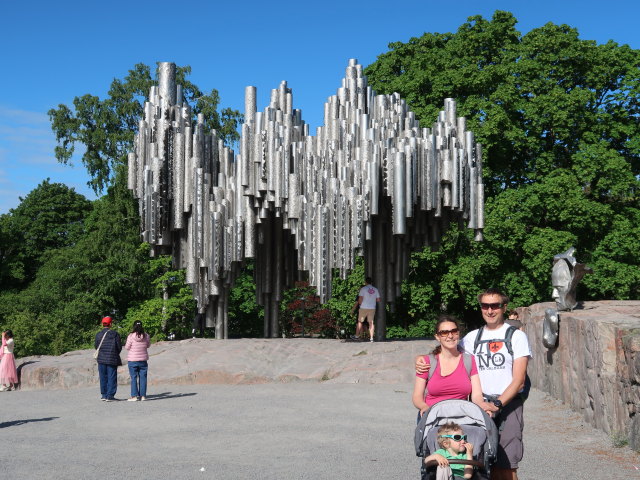 Sabine, Nils und ich beim Sibelius-Monumentti in Helsinki (3. Juni)