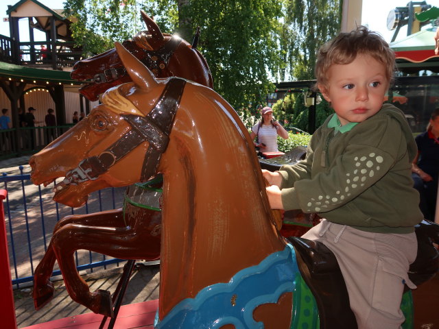 Nils am Karuselli in Linnanm&auml;ki in Helsinki (3. Juni)