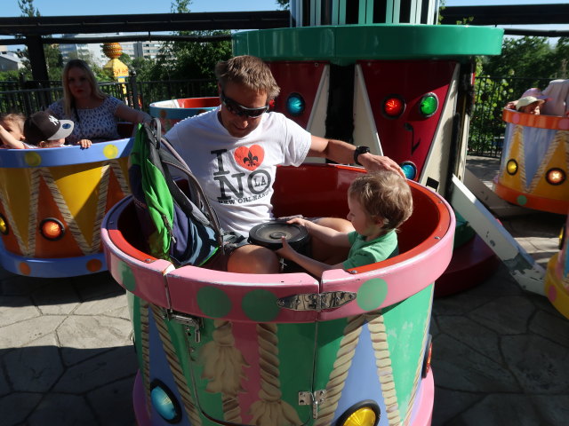 Ich und Nils im Rumpukaruselli in Linnanm&auml;ki in Helsinki (3. Juni)
