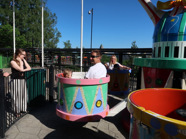 Nils und ich im Rumpukaruselli in Linnanm&auml;ki in Helsinki (3. Juni)