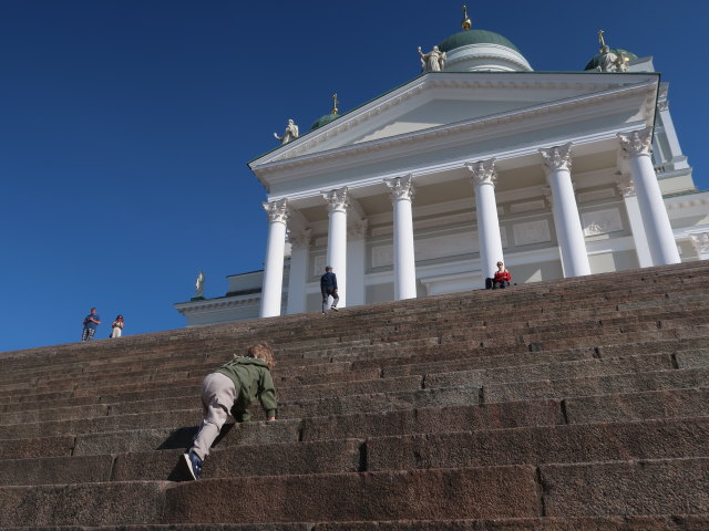 Nils bei der Helsingin Tuomiokirkko (4. Juni)