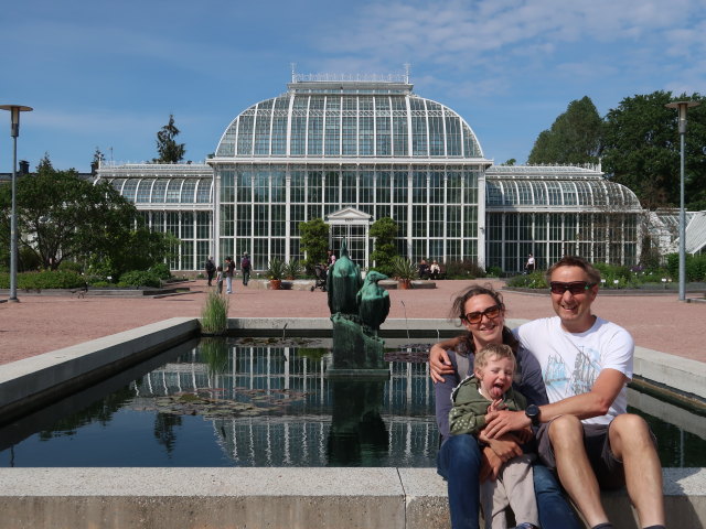 Sabine, Nils und ich im Kaisaniemen Kasvitieteellinen Puutarha in Helsinki (4. Juni)