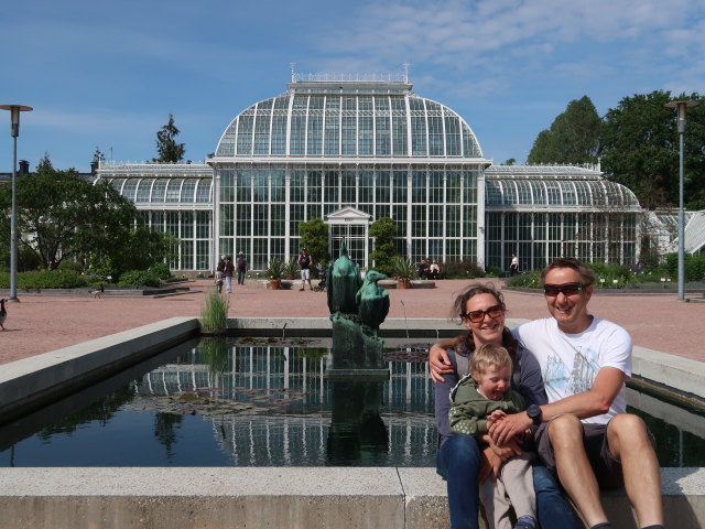 Sabine, Nils und ich im Kaisaniemen Kasvitieteellinen Puutarha in Helsinki (4. Juni)