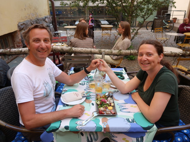 Ich und Sabine im Ravintola Savotta in Helsinki (4. Juni)