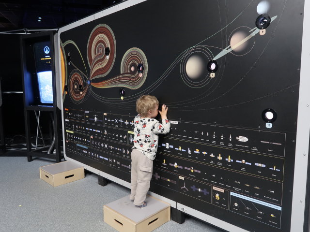 Nils in der Sonderausstellung 'Matkalla Avaruudessa' im Tiedekeskus Heureka in Vantaa (5. Juni)