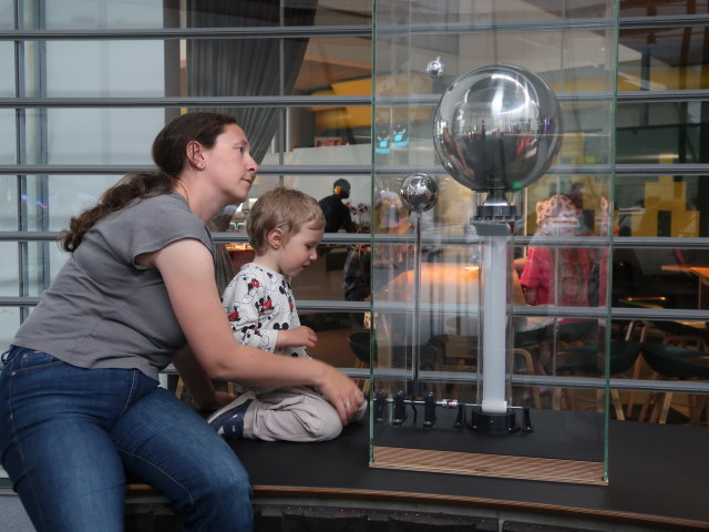 Sabine und Nils im Tiedekeskus Heureka in Vantaa (5. Juni)