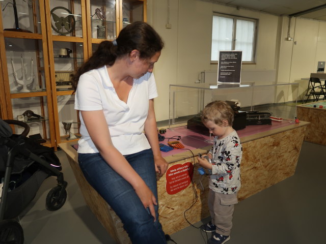 Sabine und Nils im Tekniikan Museo in Helsinki (6. Juni)