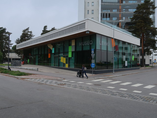 Nils und Sabine beim Museo Leikki in Espoo (7. Juni)