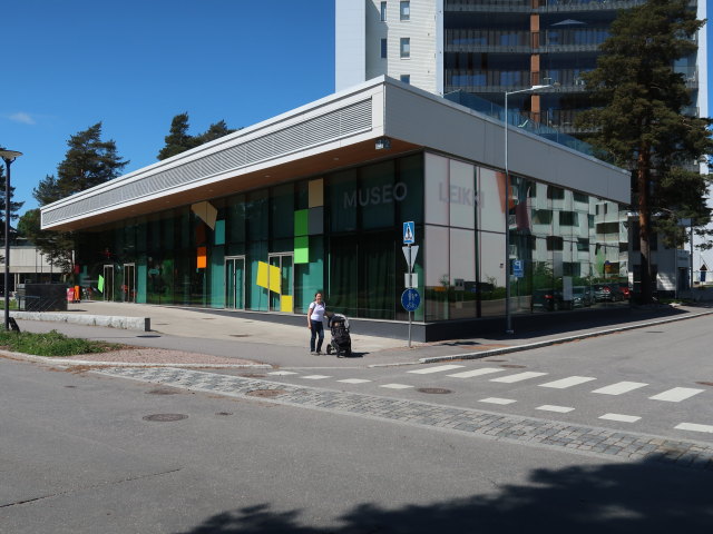 Sabine und Nils beim Museo Leikki in Espoo (7. Juni)