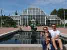 Sabine, Nils und ich im Kaisaniemen Kasvitieteellinen Puutarha in Helsinki (4. Juni)