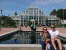 Sabine, Nils und ich im Kaisaniemen Kasvitieteellinen Puutarha in Helsinki (4. Juni)