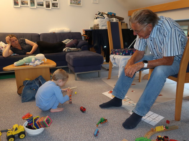 Sabine, Nils und Papa in unserer Wohnung