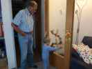 Papa und Nils in unserer Wohnung
