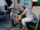 Nils und Mama im Garten meiner Eltern