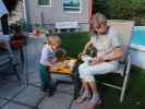 Nils und Mama im Garten meiner Eltern