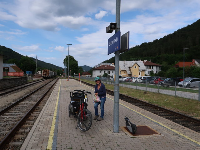 Sabine im Bahnhof Gutenstein, 468 m