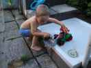 Nils im Garten meiner Eltern