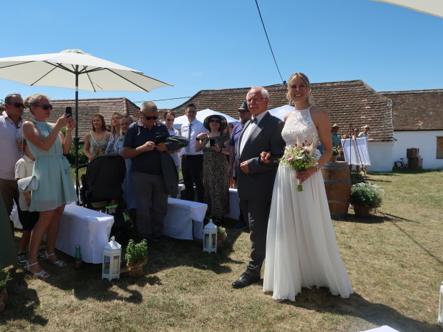 Franz und Tanja in der &Ouml;hlbergkellergasse in Pillersdorf