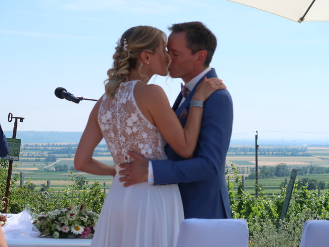 Tanja und Stefan in der &Ouml;hlbergkellergasse in Pillersdorf