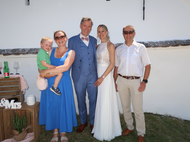 Nils, Sabine, Stefan, Tanja und ich in der &Ouml;hlbergkellergasse in Pillersdorf