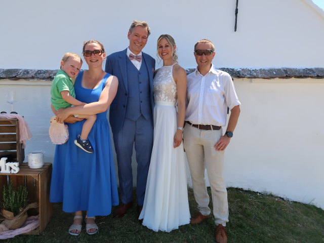 Nils, Sabine, Stefan, Tanja und ich in der &Ouml;hlbergkellergasse in Pillersdorf