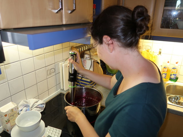 Sabine in unserer Wohnung