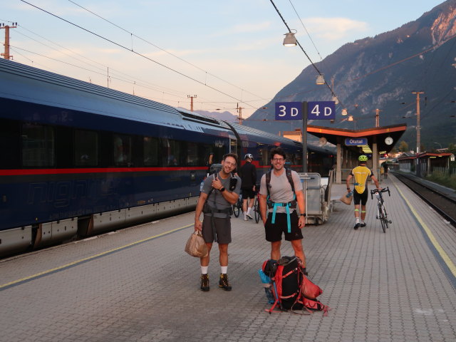 Christoph und Alexander im Bahnhof &Ouml;tztal, 692 m (26. Juni)