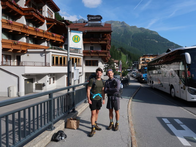 Alexander und Christoph in der Haltestelle S&ouml;lden Wohlfahrt (26. Juni)