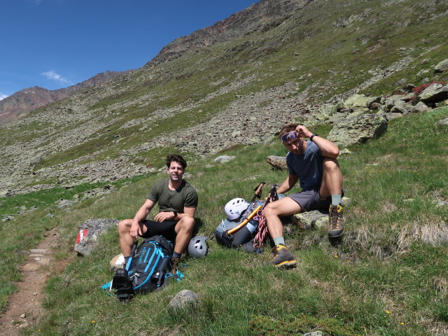 Alexander und Christoph am Sonnberg-H&ouml;henweg zwischen &Ouml;tztaler H&ouml;henweg und Koner-Rinne (26. Juni)