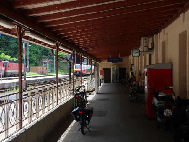 Bahnhof Spielfeld-Stra&szlig;, 263 m