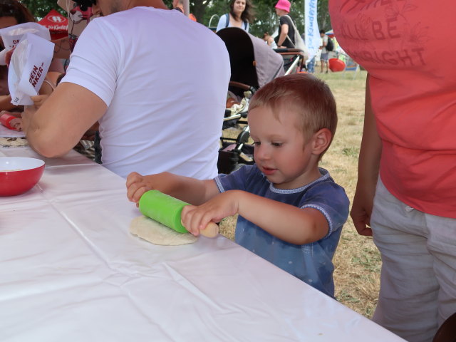 Nils und Sabine in der Kinderbackstube