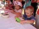 Nils in der Kinderbackstube