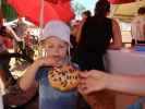 Nils in der Kinderbackstube