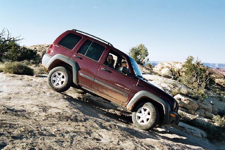 Herwig und Papa am Colorado River Overlook Jeep Trail im Canyonlands National Park (12. Mai)