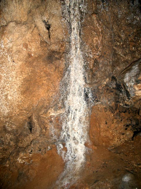 in der Flatzer Tropfsteinhöhle